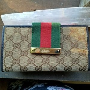 AUTHENTIC Gucci GG Supreme Continental wallet